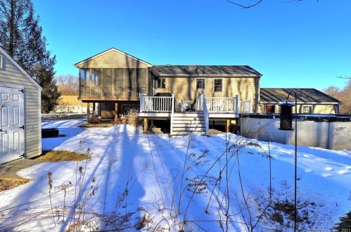43 Old Castle Dr, Upper Stepney, CT 06468-2006