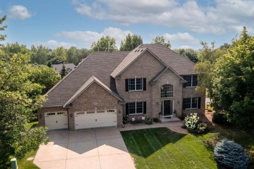 874 Govern Cir, Saint Paul, MN 55123-2460