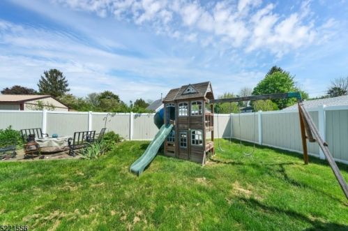 20 Lawrence Dr, Hackettstown NJ  07840-2510 exterior