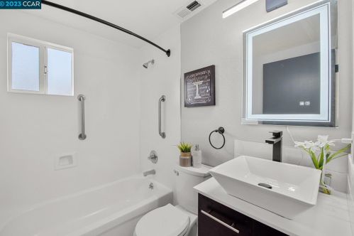 2248 Huron Dr, Concord CA  94519-2033 exterior