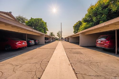 521 Lyon St, Santa Ana CA  92701-7301 exterior