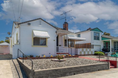 1490 170th Ave, Hayward, CA 94541-1003