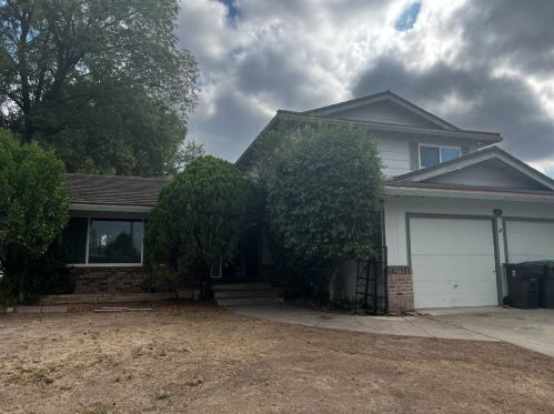 8150 Colonial Dr, Stockton, CA 95209-2313