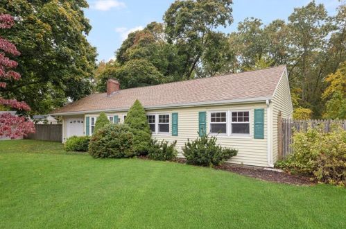 1 Pasadena Ct, Warwick, RI 02888-1207