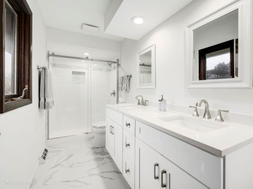 8485 Clynderven Rd, Willowbrook IL  60527-8341 exterior