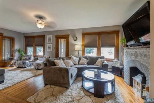 32 Suncrest Ave, Paterson, NJ 07508-2443