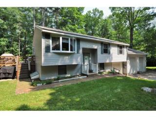 40 High St, Goffstown, NH 03045-1746