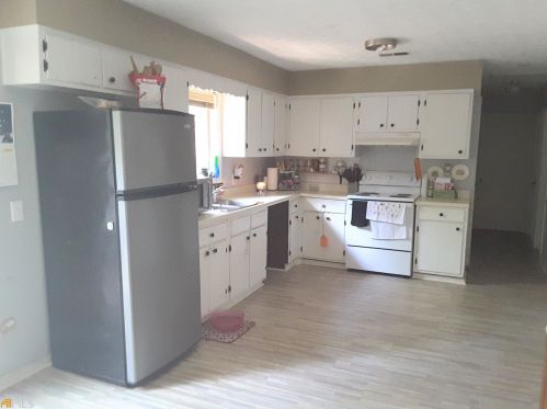 568 Lakeridge Dr, Conyers, GA 30094-2629
