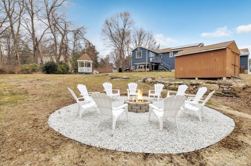 26 Perch Rd, Huntington CT  06484-1824 exterior