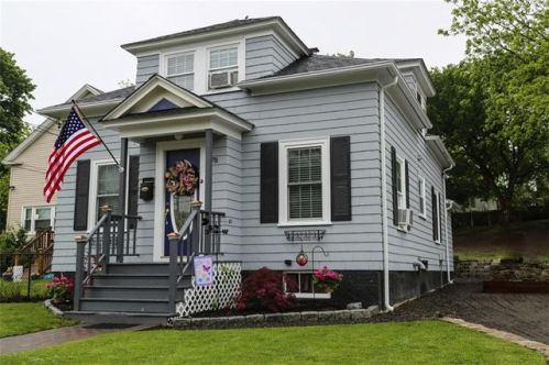 78 Read Ave, Coventry, RI 02816-7372