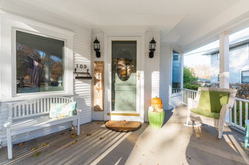 109 Alma St, Sycamore IL  60178-1624 exterior