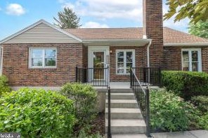 4949 Berkley St, Harrisburg, PA 17109-4506