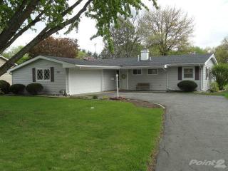 236 Circle Dr, Galesburg, IL 61401-1831
