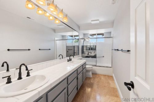 1597 Parkview Dr, Vista CA  92081-8750 exterior