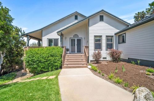 662 Matagual Dr, Vista, CA 92081-6611