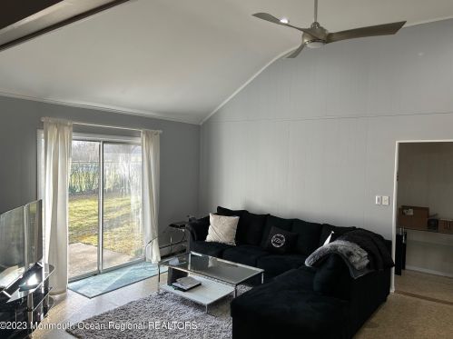 43 Dwight Dr, Tinton Falls, NJ 07712-3624