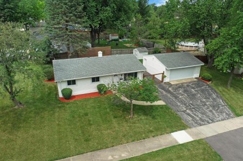 18548 Woodland Ter, Gurnee, IL 60031-1537