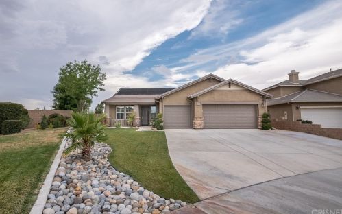 6655 La Sarra Dr, Lancaster, CA 93536-4559