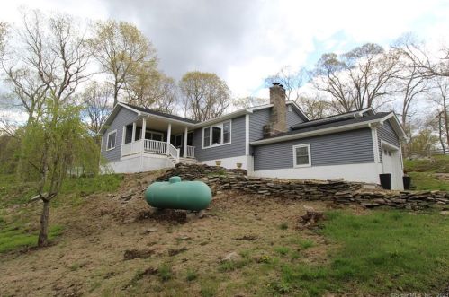 75 Ridge Dale Rd, Upper Stepney CT  06468-1244 exterior