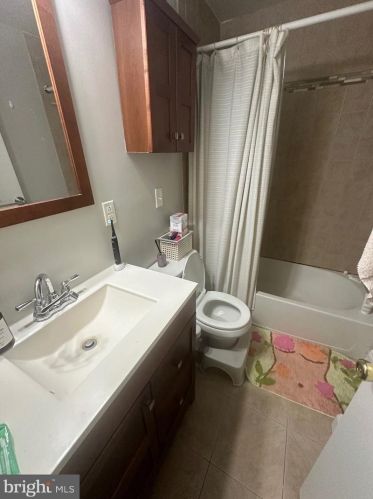 309 12th St, Philadelphia PA 19107-1221 exterior