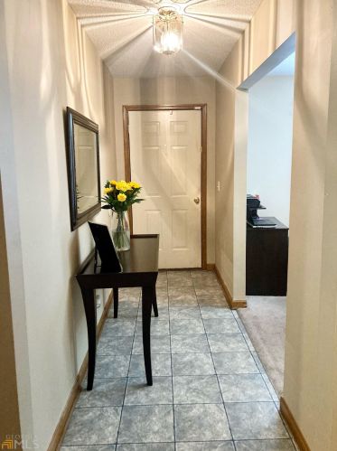 207 Crestwood Cir, Lithonia, GA 31028-1416