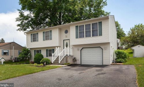 6157 Pine St, Harrisburg, PA 17112-1850