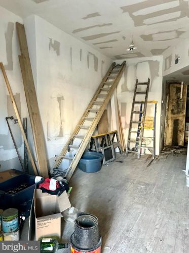 3904 Fairmount Ave, Philadelphia, PA 19104-1806