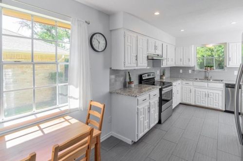 1917 Middle Gln Dr, Carrollton TX 75007-2418 exterior