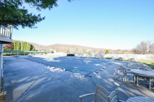30 Currier Pl, Cheshire CT  06410-1461 exterior