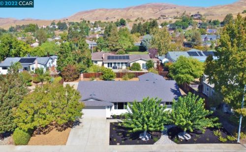 5209 Jomar Dr, Concord CA  94521-2341 exterior