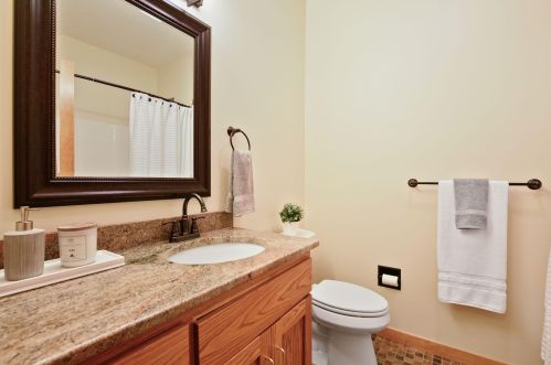 9209 Cedar Lake Rd, Minneapolis MN  55426-2358 exterior