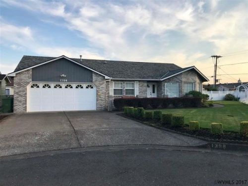 1398 Dogwood Dr, Woodburn, OR 97071-2767
