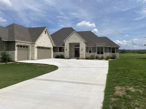 112 Rangeway Cir, Lakeside Heights, TX 78639-4400
