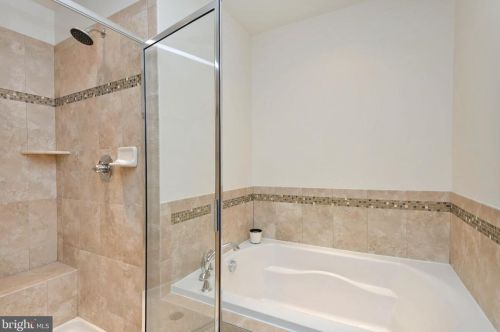 111 Sundance Dr, Trenton NJ 08619-3968 exterior