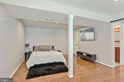 5808 Heming Ave, Springfield VA  22151-2716 exterior