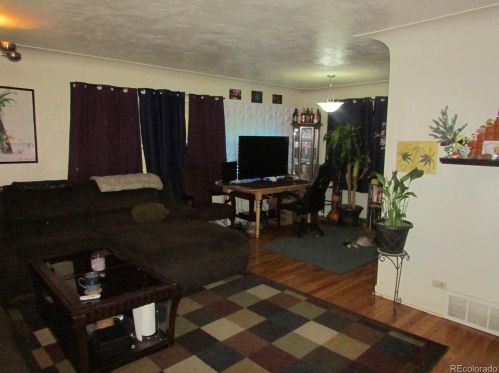 2388 Oswego St, Denver, CO 80010-1630