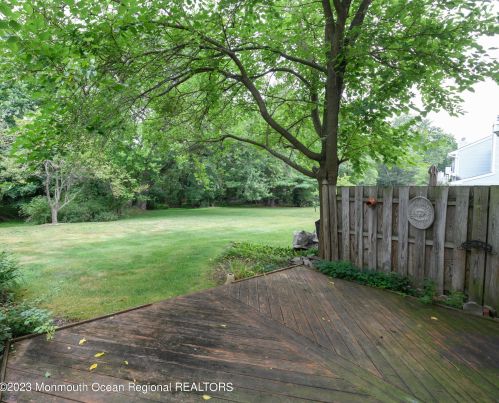 25 Malibu Dr, Tinton Falls NJ 07724-2542 exterior