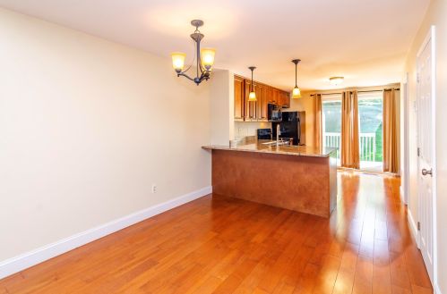 225 Fox Holw Dr, Hudson NH  03051-4885 exterior