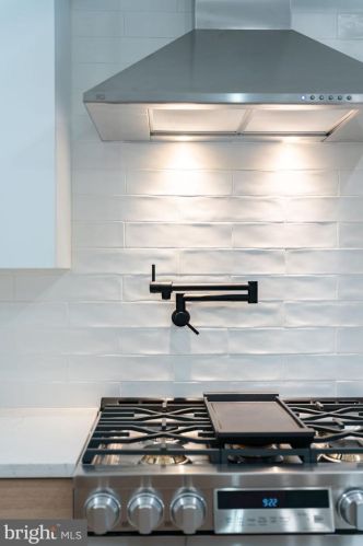 705 19th St, Philadelphia PA  19130-2029 exterior