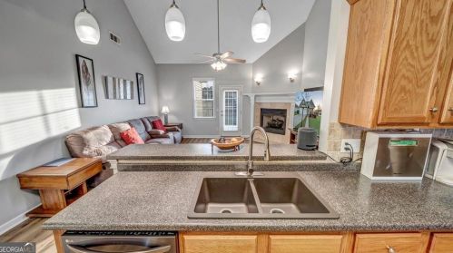 200 Raleigh Dr, Warner Robins GA  31088-2105 exterior