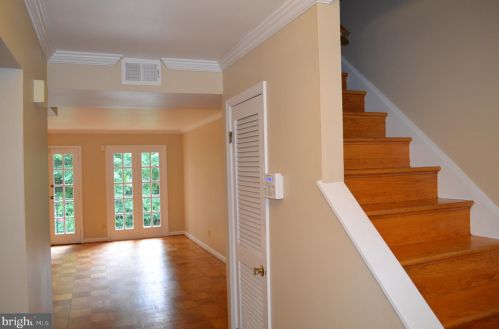 8902 16th St, Silver Spring MD 20910-2231 exterior