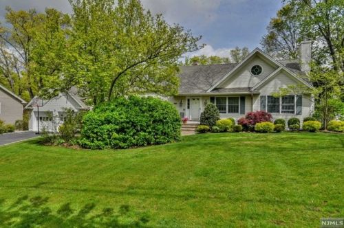 190 Cornwall Rd, Ridgewood, NJ 07452-3600