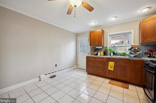 1015 Emily St, Philadelphia, PA 19148-2322