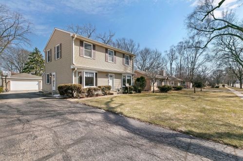 2200 Flicker Ln, Rolling Meadows, IL 60008-1317