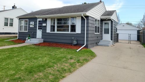 2246 3rd St, Saint Paul, MN 55119-4028
