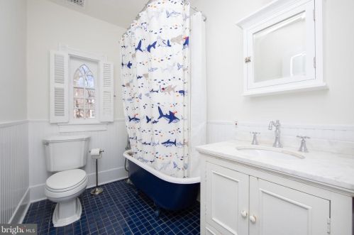 225 Euclid Ave, Haddonfield NJ 08033-2552 exterior