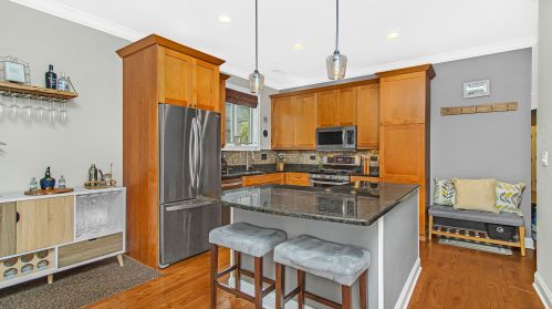 3938 Southport Ave, Chicago, IL 60613-2687