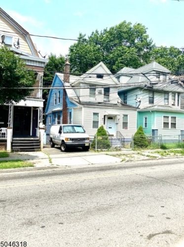 1053 Grove St, Irvington, NJ 07111-4218