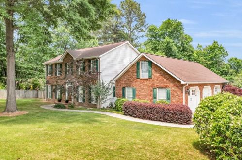 1099 Glen Cove Dr, Dalton, GA 30720-5835