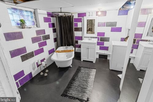 48 Calvin Unger Ln, Berkeley Springs WV 25411-5181 exterior